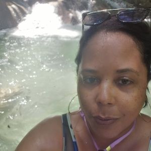 Meet your Posher, Cynthia